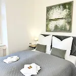 Bella - Business&family Ap 9, 100m Zum Konzerteingang Schloss, Parkplatz, Smarttv, Netflix, Waschmaschine, 24h Checkin, 35qm * Ludwigsburg