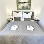 Bella - Business&family Ap 9, 100m Zum Konzerteingang Schloss, Parkplatz, Smarttv, Netflix, Waschmaschine, 24h Checkin, 35qm * Ludwigsburg