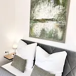 Bella - Business&family Ap 9, 100m Zum Konzerteingang Schloss, Parkplatz, Smarttv, Netflix, Waschmaschine, 24h Checkin, 35qm *