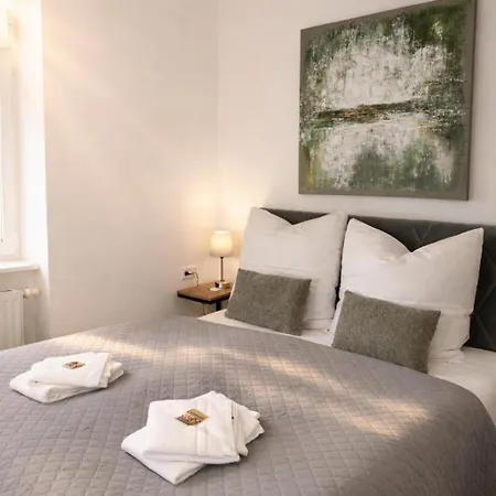 Bella - Business&family Ap 9, 100m Zum Konzerteingang Schloss, Parkplatz, Smarttv, Netflix, Waschmaschine, 24h Checkin, 35qm 아파트