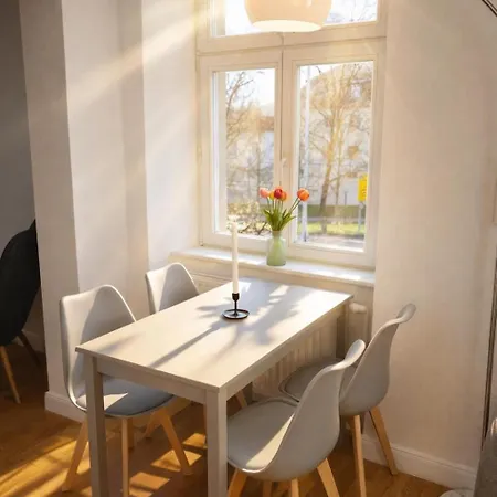 Bella - Business&family Ap 9, 100m Zum Konzerteingang Schloss, Parkplatz, Smarttv, Netflix, Waschmaschine, 24h Checkin, 35qm 루드빅스부르크