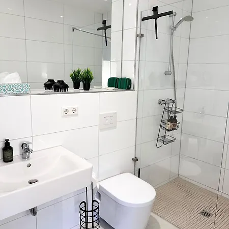 Bella - Business&family Ap 9, 100m Zum Konzerteingang Schloss, Parkplatz, Smarttv, Netflix, Waschmaschine, 24h Checkin, 35qm 아파트