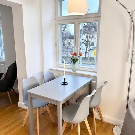 Bella - Business&family Ap 9, 100m Zum Konzerteingang Schloss, Parkplatz, Smarttv, Netflix, Waschmaschine, 24h Checkin, 35qm