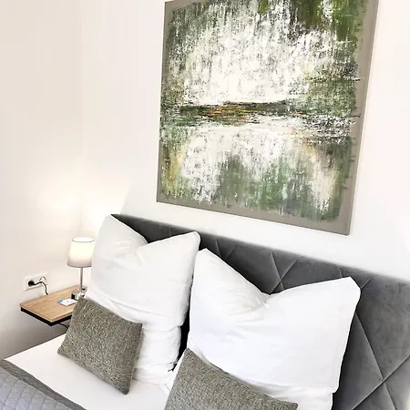 Bella - Business&family Ap 9, 100m Zum Konzerteingang Schloss, Parkplatz, Smarttv, Netflix, Waschmaschine, 24h Checkin, 35qm *