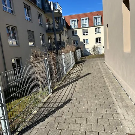 Bella - Business&family Ap 9, 100m Zum Konzerteingang Schloss, Parkplatz, Smarttv, Netflix, Waschmaschine, 24h Checkin, 35qm 아파트